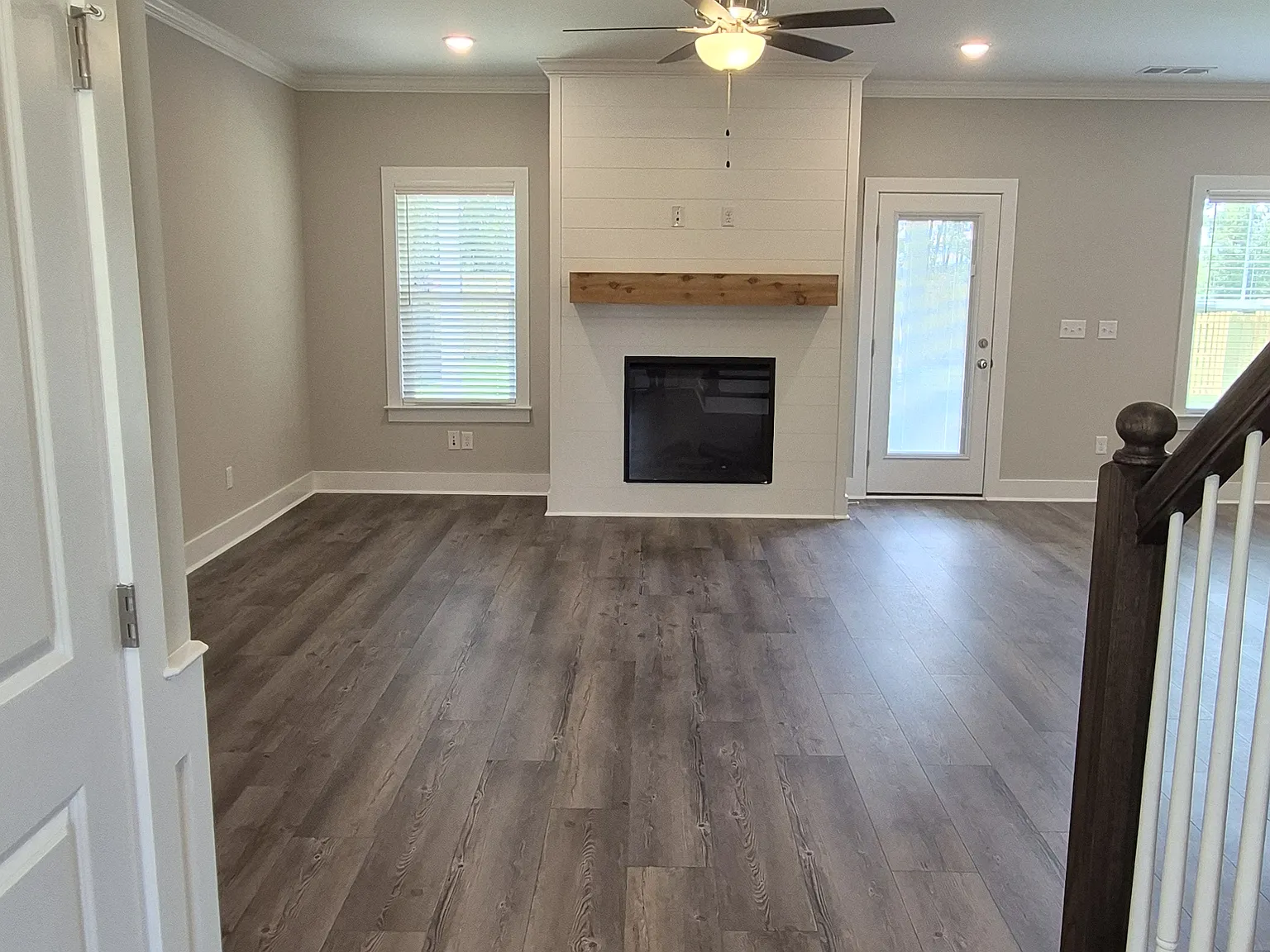 4 bed, 2.5 bath, 2024 sqft, $2,400 — Photo 3