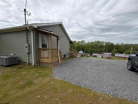 5th image of 124 Hillside Dr