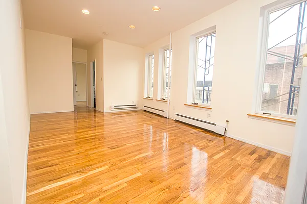 Rented by Jonis Realty | media 16