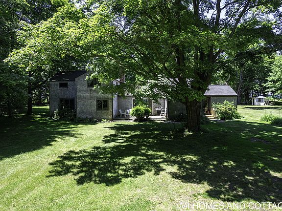 2nd image of 4489 N Lakeshore Dr