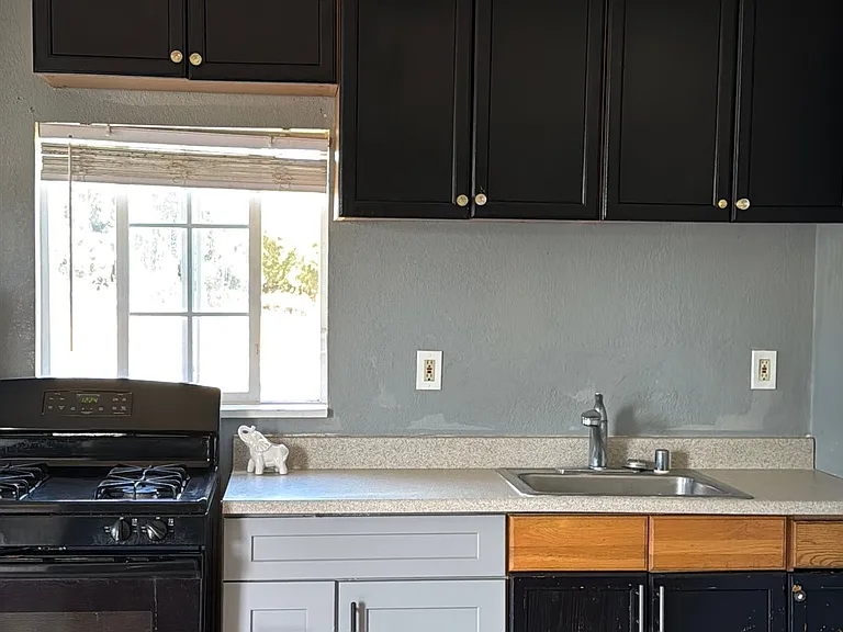 209 Laurel Ave — Photo 3