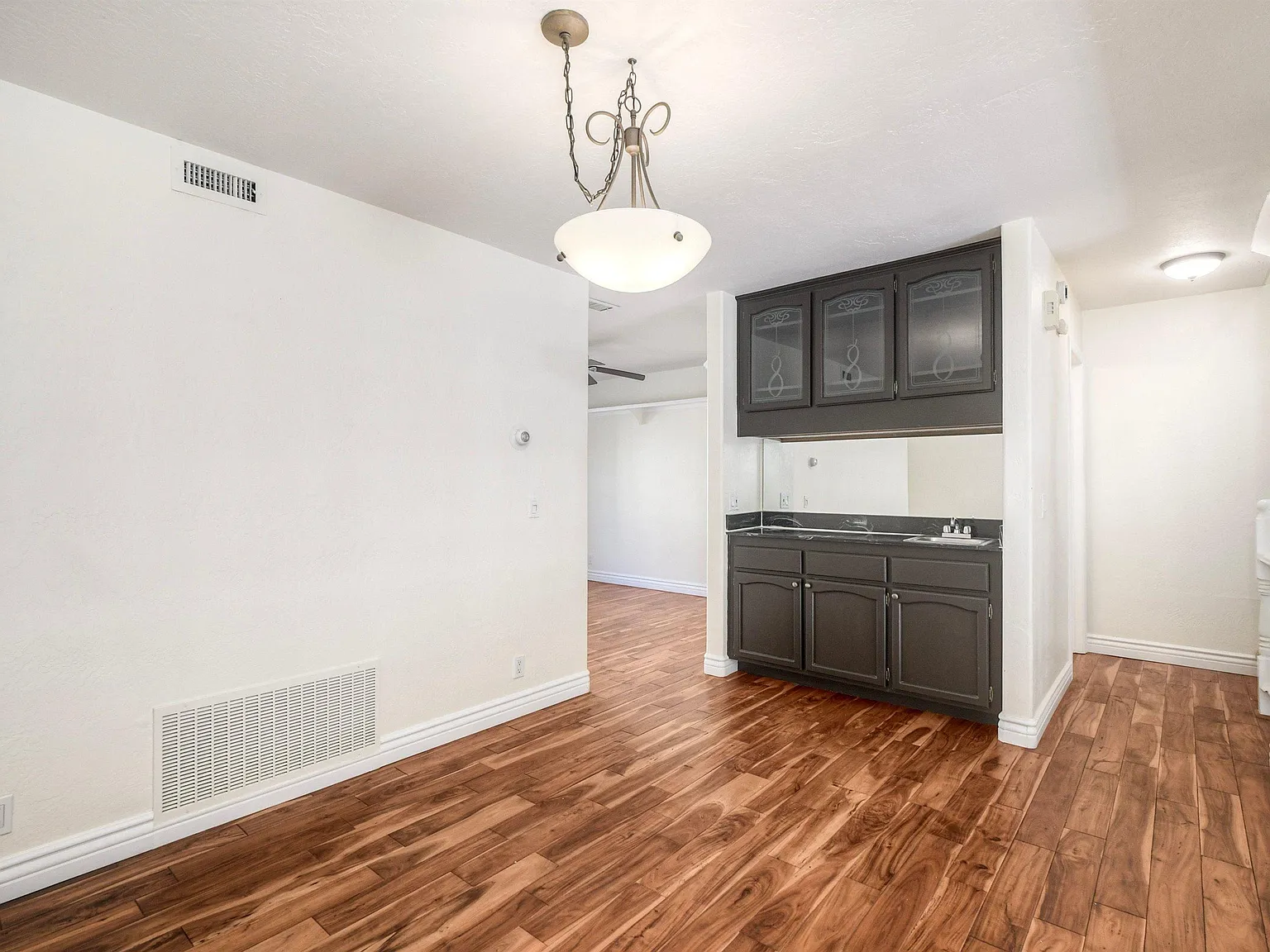 2 bed, 2.5 bath, 1545 sqft, $3,700 — Photo 4