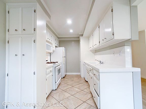 5th image of 1300 S Barrington Ave APT 6