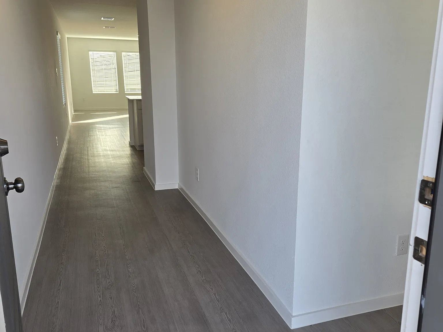 3 bed, 1402 sqft, $1,950 — Photo 2