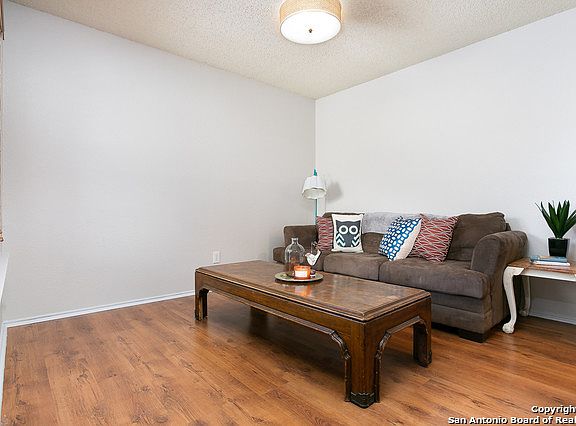 4th image of 13907 Dove Hollow Dr