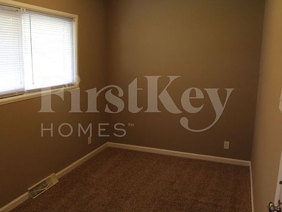 4th image of 243 Tracy Rd