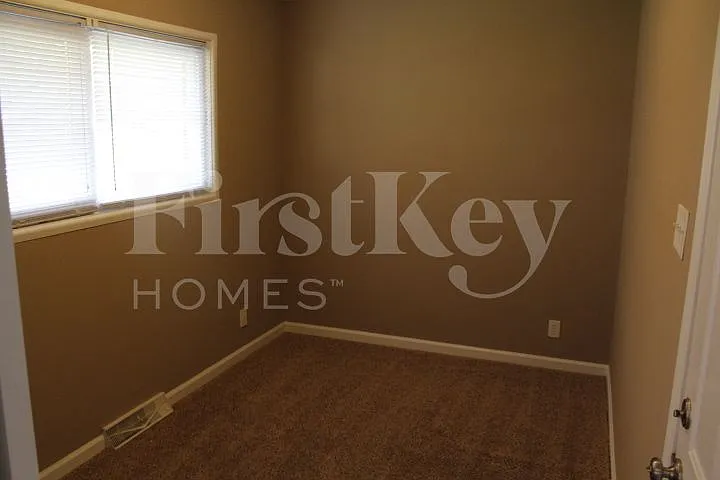 243 Tracy Rd — Photo 4
