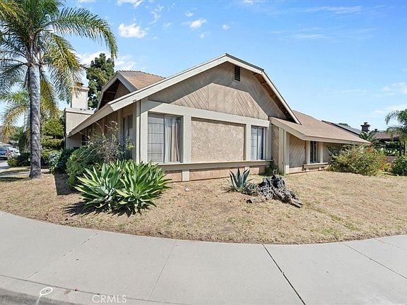 4th image of 222 Village Sq