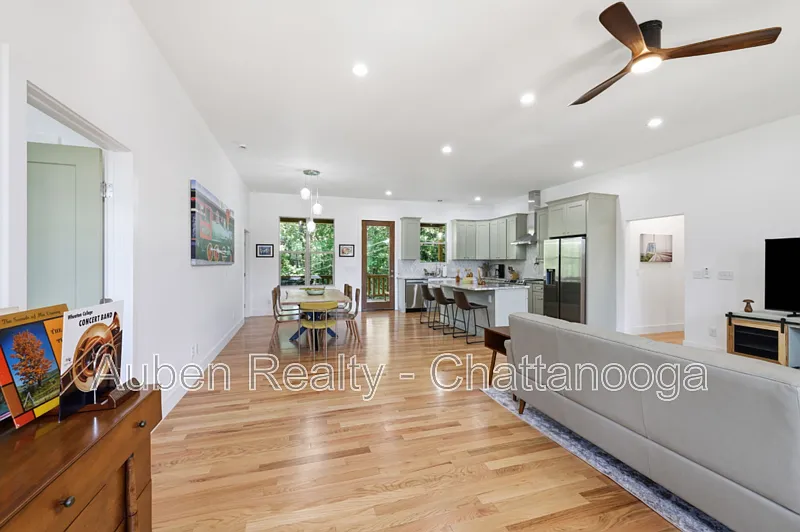 3 bed, 2.5 bath, 1800 sqft, $3,800 — Photo 4