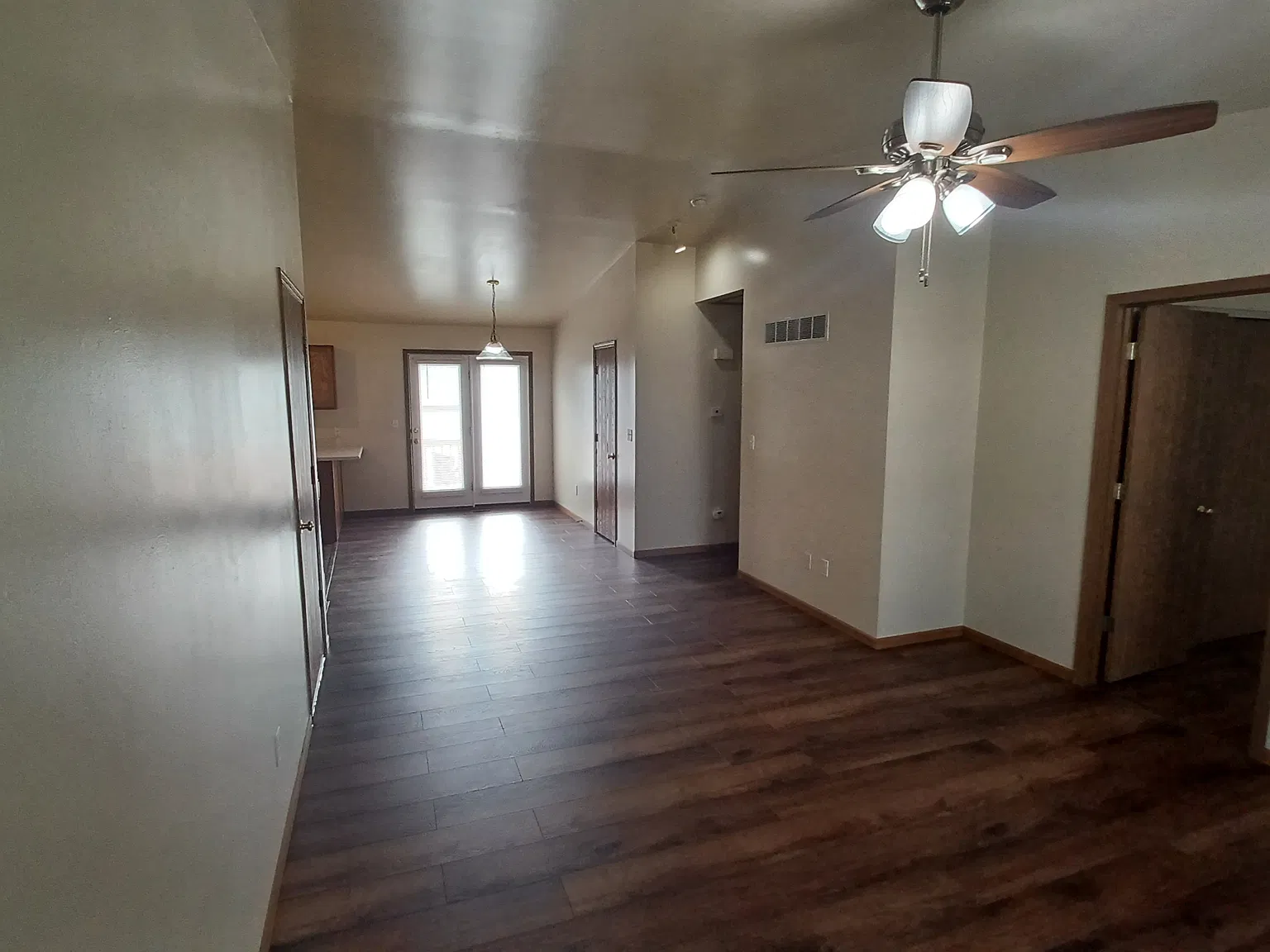 2 bed, 1100 sqft, $1,550 — Photo 3