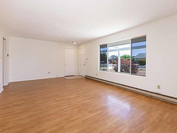 4th image of 7880 E Larkspur Ln
