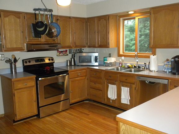2nd image of 904 S Wadsworth Ct