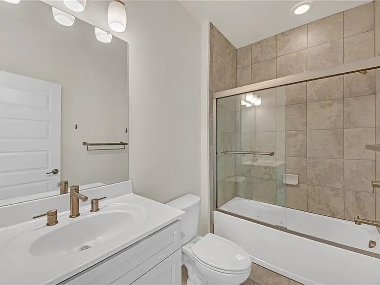 860 Stonehill Ln — Photo 23