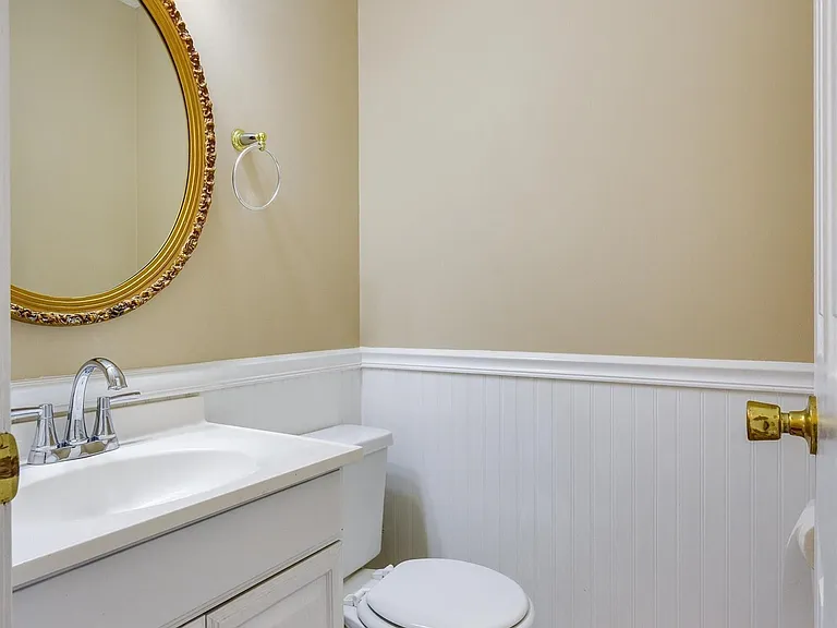 124 Suffolk Dr — Photo 7