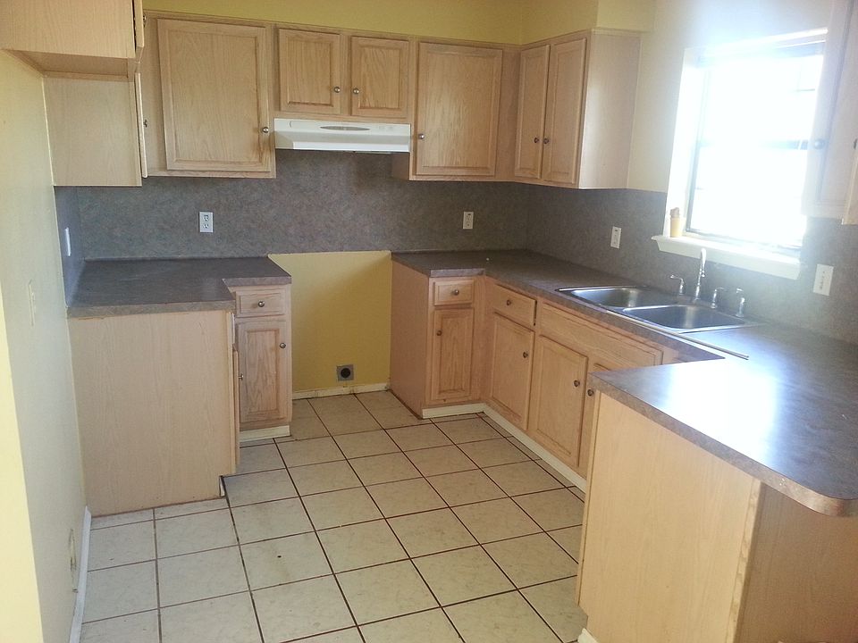 2nd image of 100 N Kika De La Garza Cir