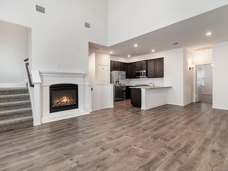 2413 Siskiyou St — Photo 2