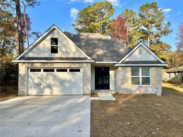 1617 Dupard St, Mandeville, LA 70448