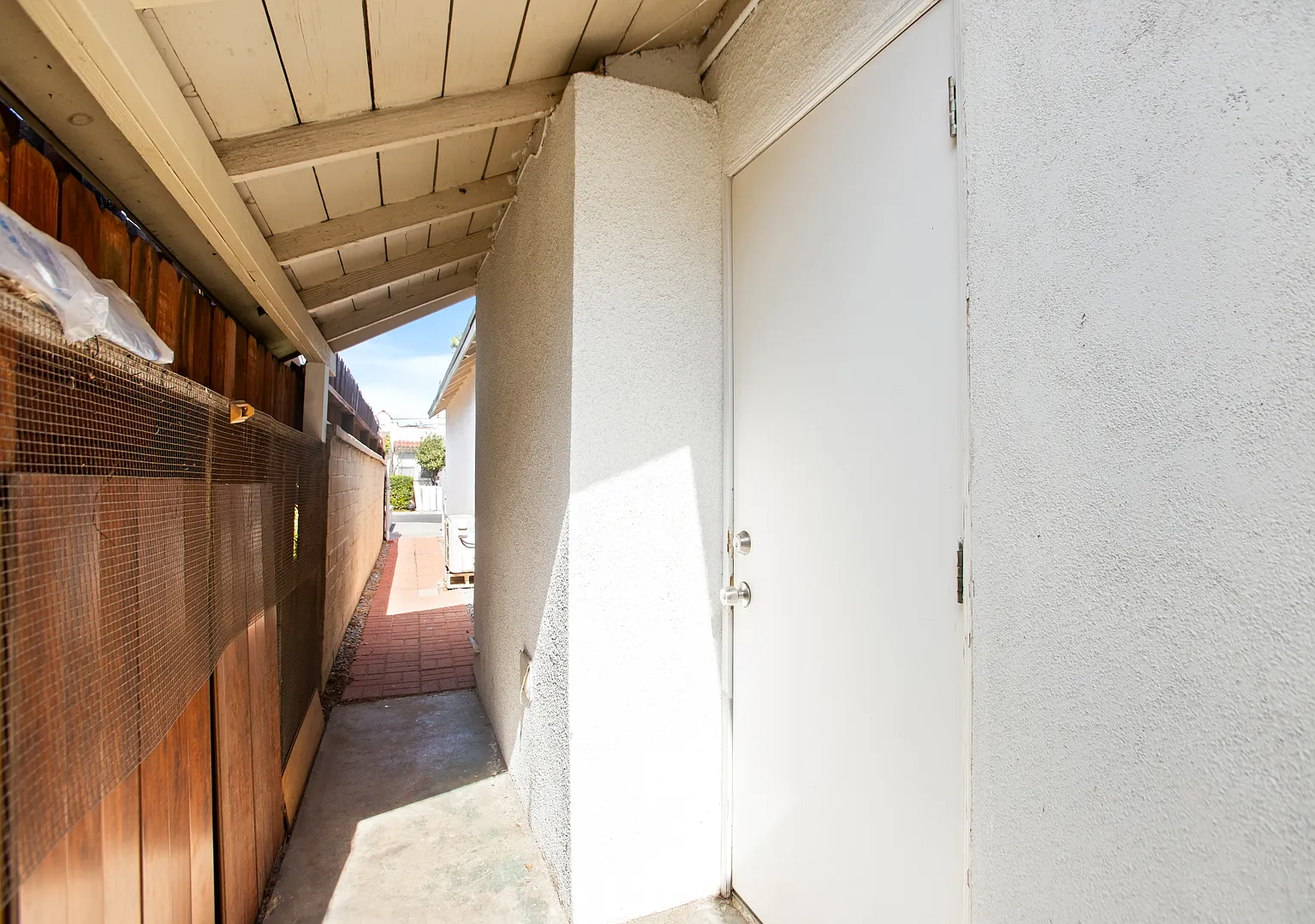1 bed, 998 sqft, $1,400 — Photo 4
