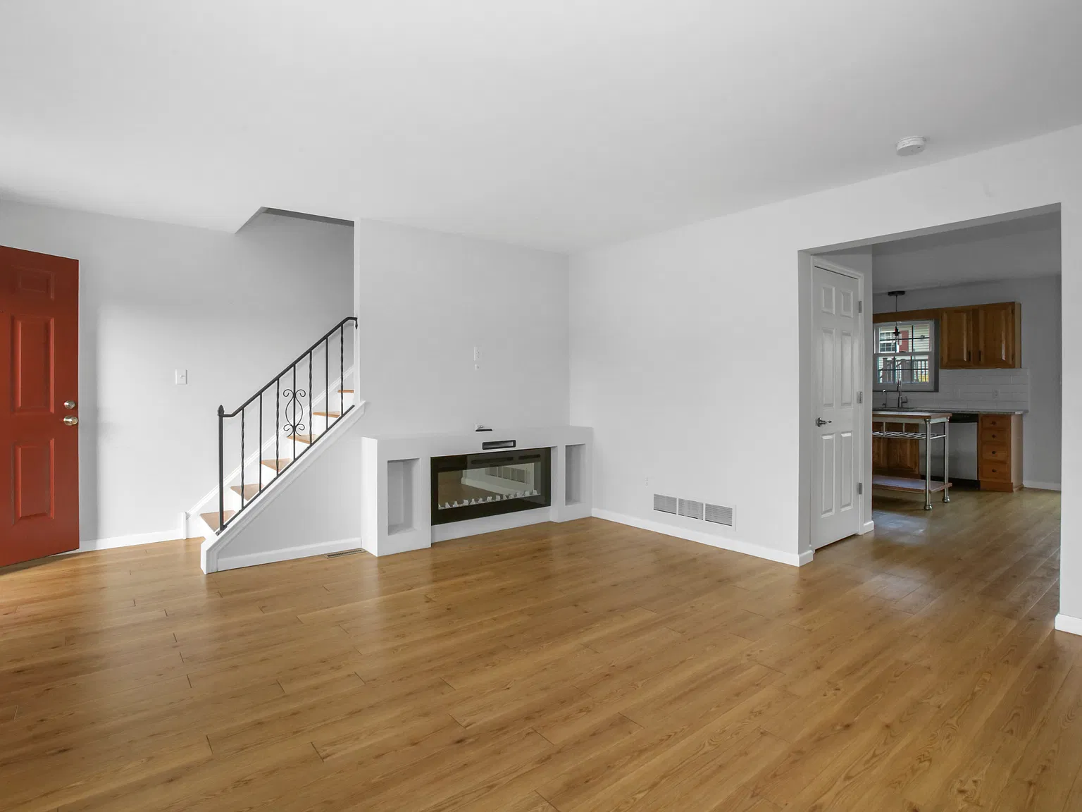 3 bed, 1972 sqft, $2,350 — Photo 4
