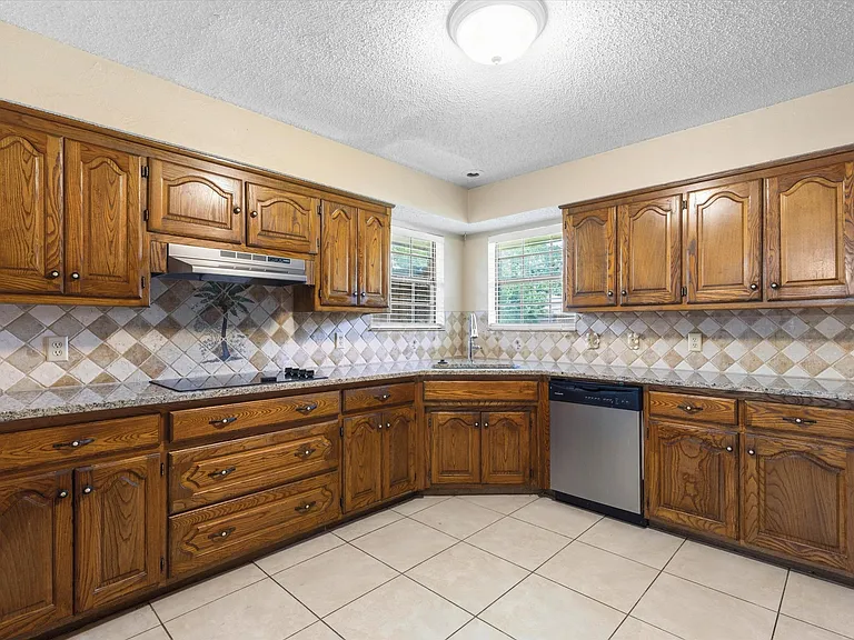 4124 Camino Dr — Photo 8