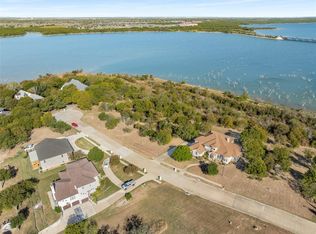 1123 Mallard Pointe Dr, Cedar Hill, TX 75104