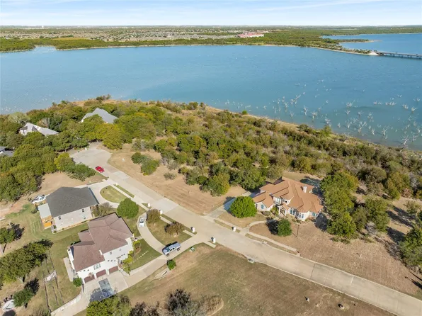 1123 Mallard Pointe Dr, Cedar Hill, TX 75104