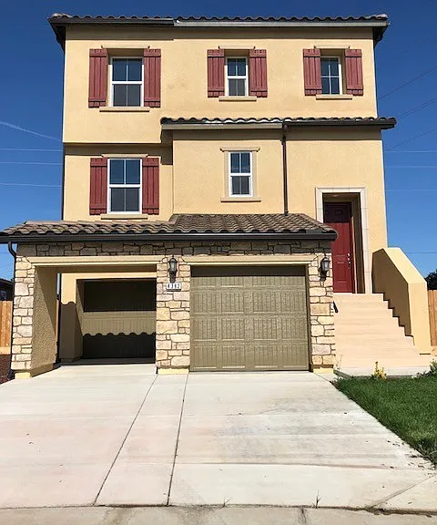 4362 Strathmore Pl — Photo 1