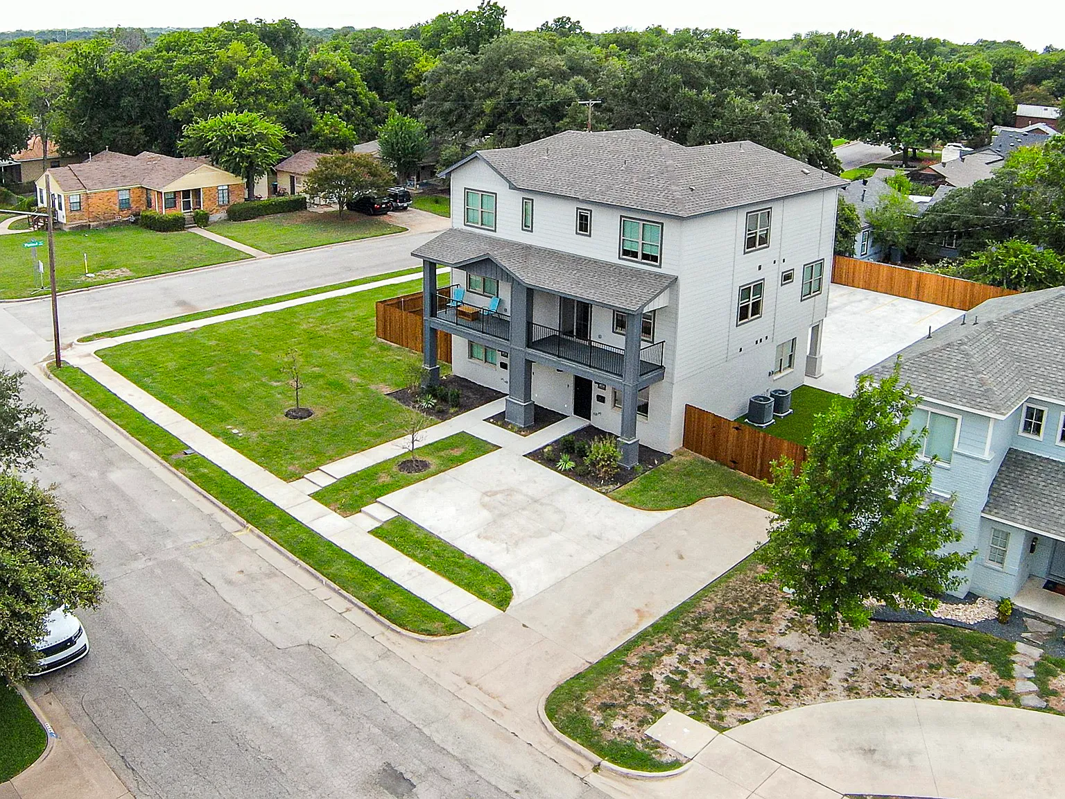 3836 Carolyn Rd — Photo 4
