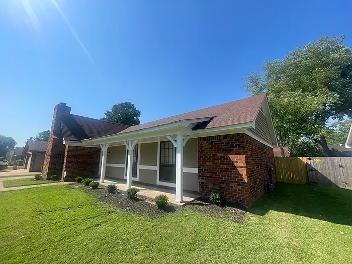 7028 Rose Trail Dr — Photo 2