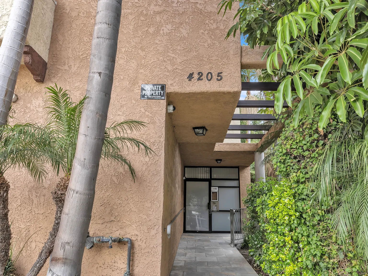 Anaheim Villa Apartments — Photo 3