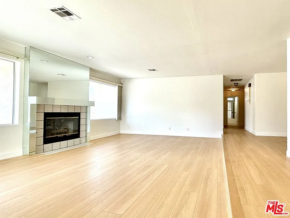3 bed, 2.0 bath, 1766 sqft, $2,850 — Photo 2