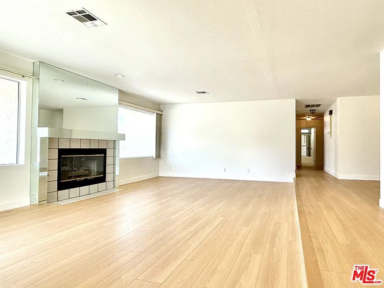 27205 Avenida Quintana — Photo 2