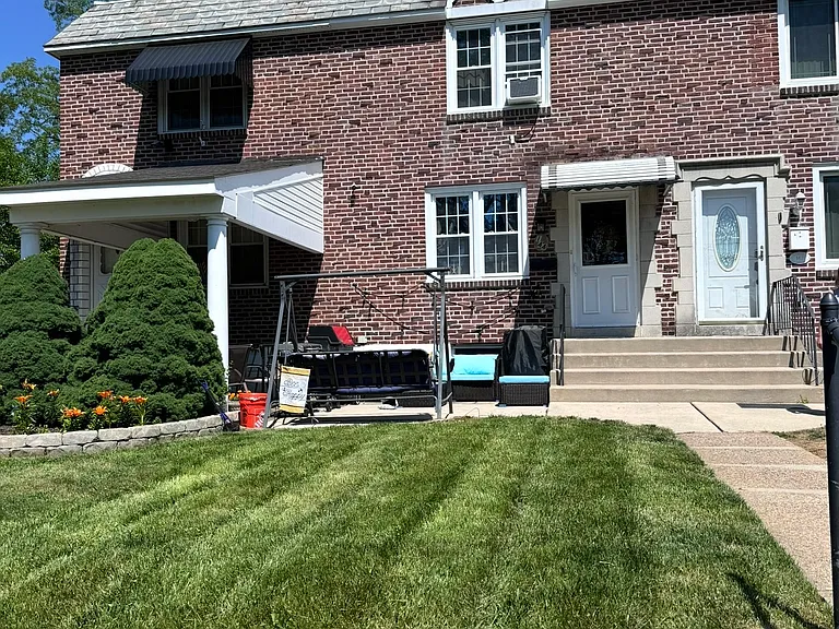 144 S Academy Ave — Photo 1