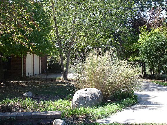 Tandem oversized 2 car garage end of the home