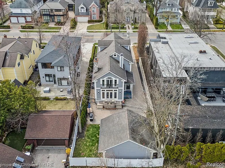 731 S Bates St — Photo 45