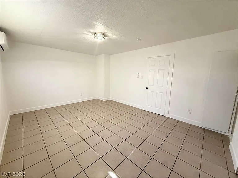 2030 Sunrise Ave #2 — Photo 8