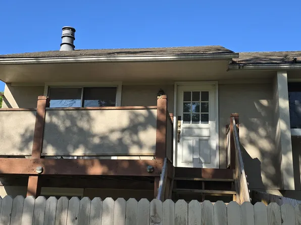 10910 Bradshaw St, Overland Park, KS 66210