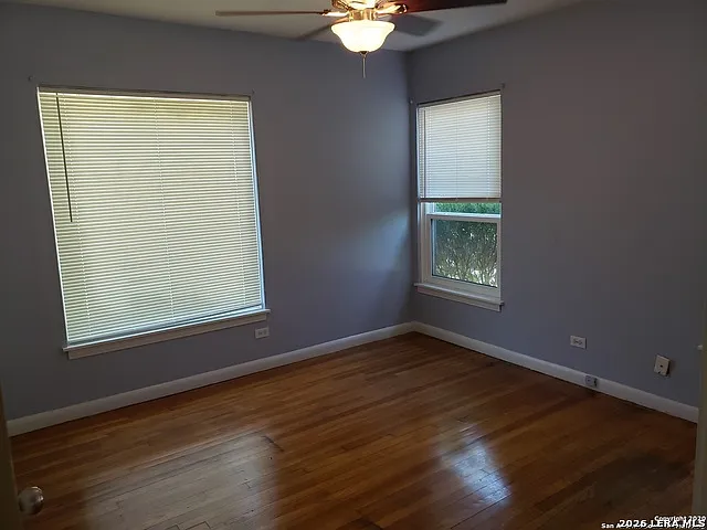 514 Adrian Dr — Photo 10