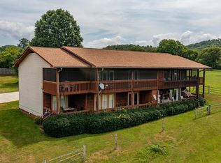 83 1st St UNIT 2, Franklin, NC 28734