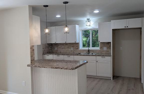 5th image of 745 Sunnyside Dr