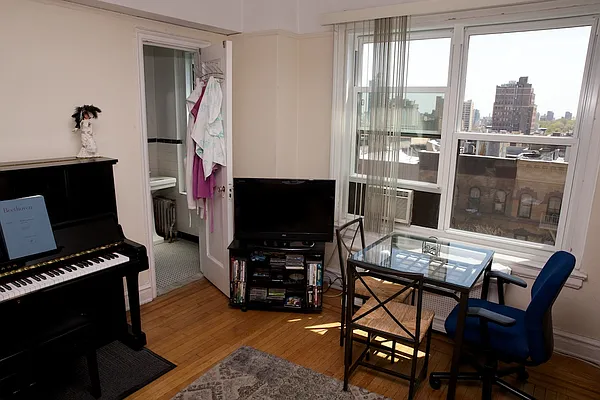 Rented by NextStopNY | media 23