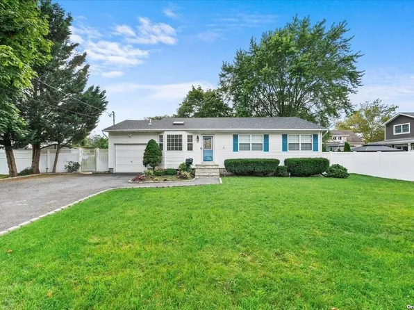10 Park Place, Islip Terrace, NY 11752