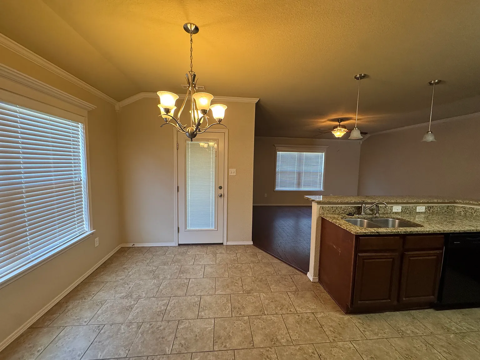 3 bed, 1400 sqft, $1,650 — Photo 3