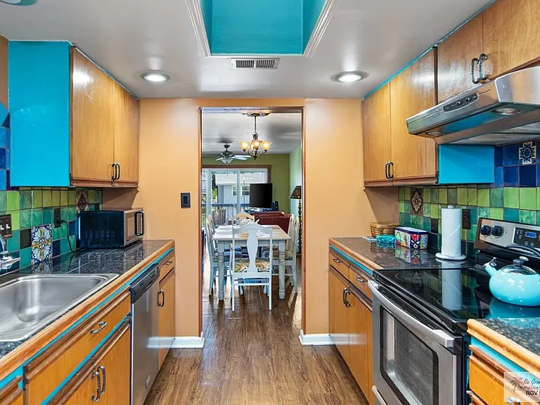 114 E Dolphin St #A — Photo 11