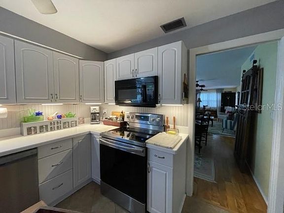 5th image of 1000 49th St N APT 212