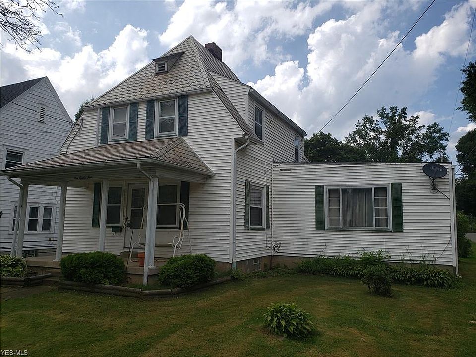 1st image of 584 E 8th St