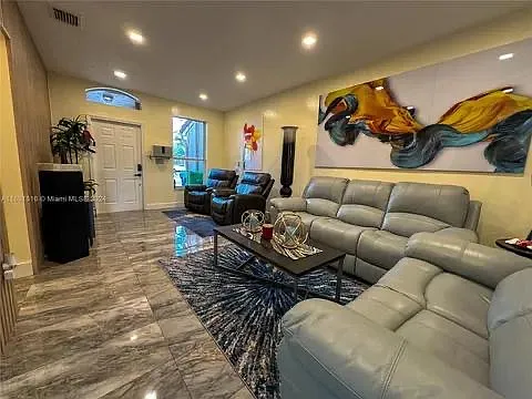 254 Riverwalk Cir — Photo 2