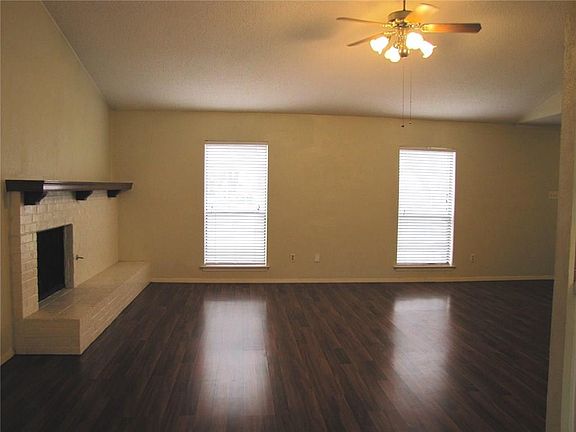 4th image of 1935 Pin Oak Dr