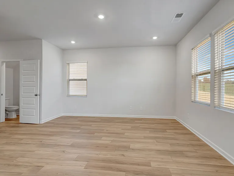 720 Emerson Ln — Photo 23