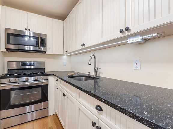 5th image of 54-44 Little Neck Pkwy APT 5N